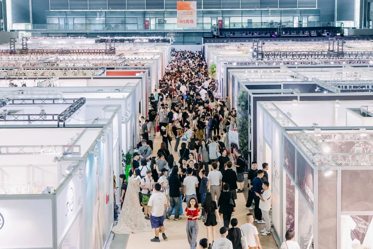 “蛇”來運轉(zhuǎn)，2025上海國際婚紗禮服時裝周誠邀攜手出圈